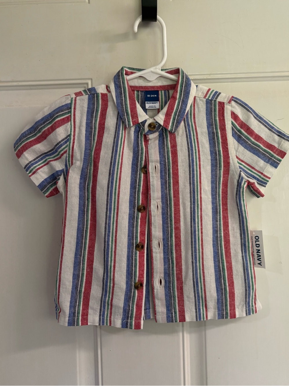 NWT 18/24 M Old Navy Red/White/Blue striped Short-Sleeve Button up Shirt.  RT 17